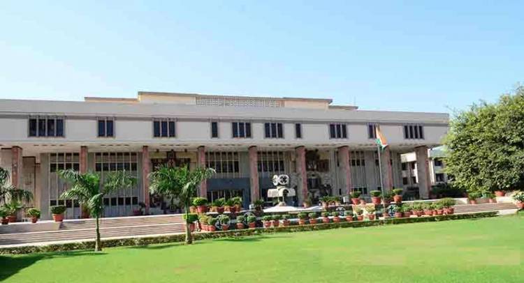 Delhi HC suspends the services of probationary Judge for having unexplained income
