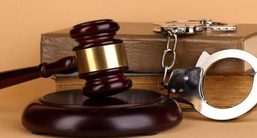 'Can't prosecute lawyer for phone chat with accused'