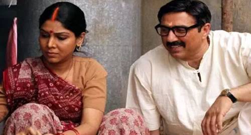 'Mohalla Assi' makers file contempt petition against CBFC chief Prasoon Joshi